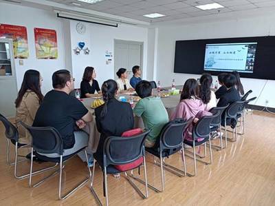 外國語學(xué)院召開2022屆本科畢業(yè)生座談會(huì)