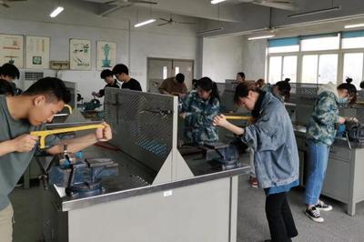 中國計(jì)量大學(xué):在專業(yè)課中培育勞動(dòng)情懷
